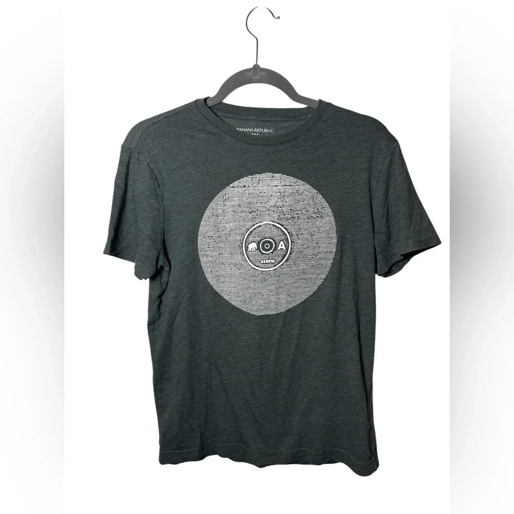 Banana Republic Graphic Tee‎ Shirt Men’s Small Gray Short Sleeve